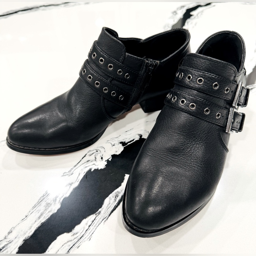 VINCE CAMUTO Black Cosmika Leather Buckle Block Heeled Booties Size 5.5M